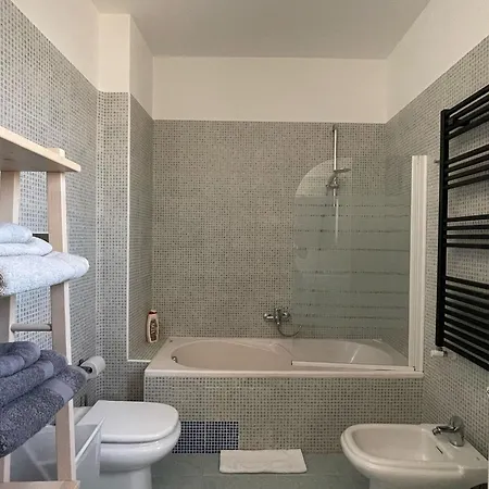 Wanderlust House * Bari